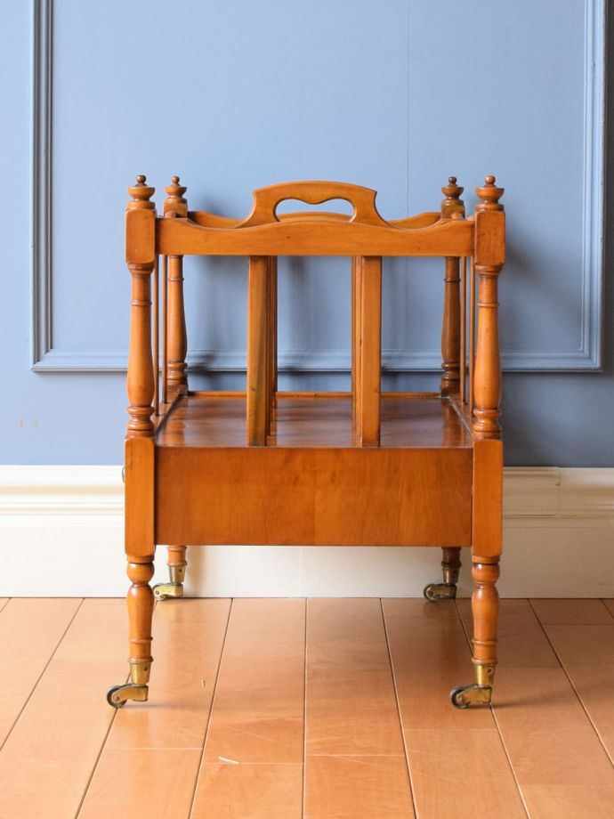 マガジンラックの側面