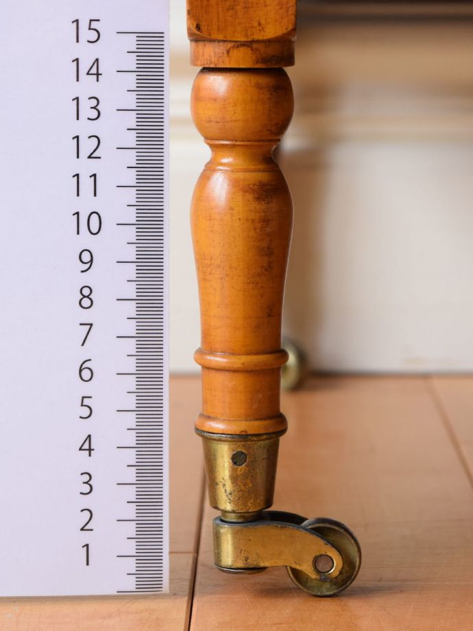 マガジンラックの脚