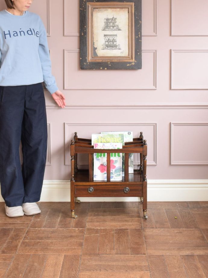 アンティークのおしゃれなマガジンラック