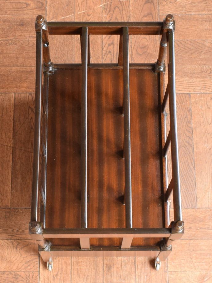 マガジンラックの中