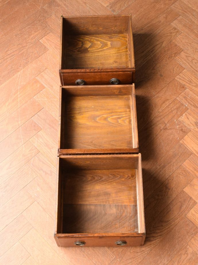 サイドボードの引き出し