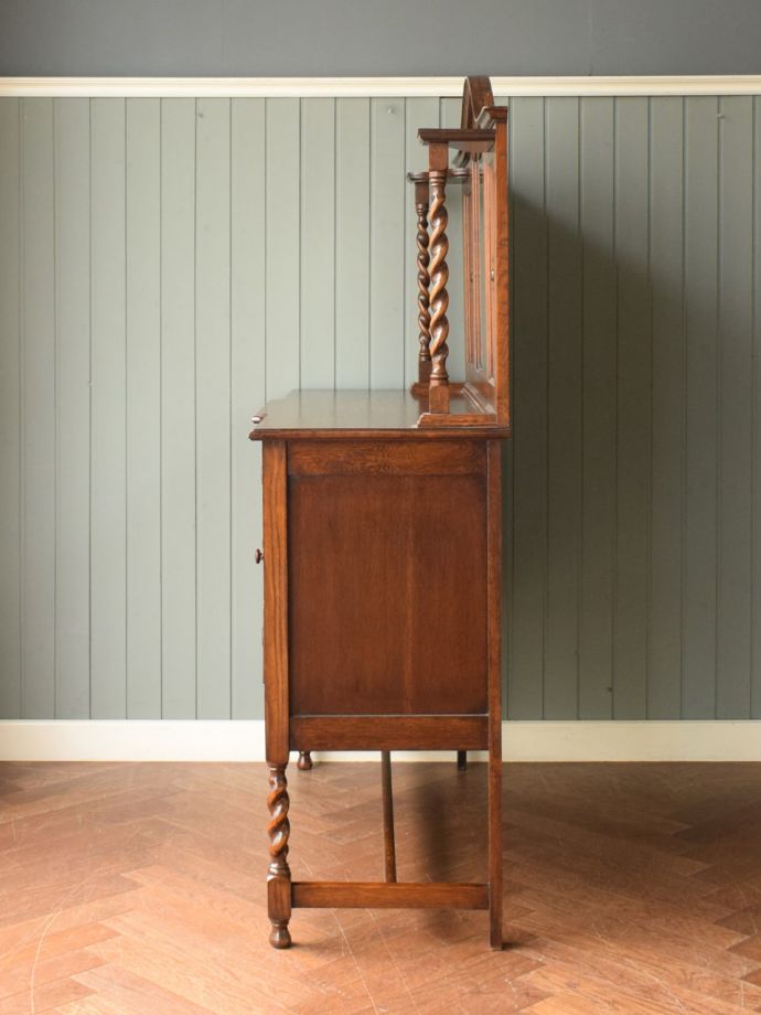 サイドボードの側面