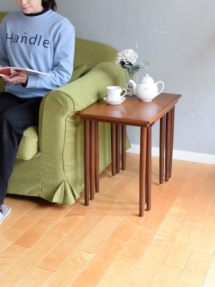 北欧スタイルのビンテージテーブル