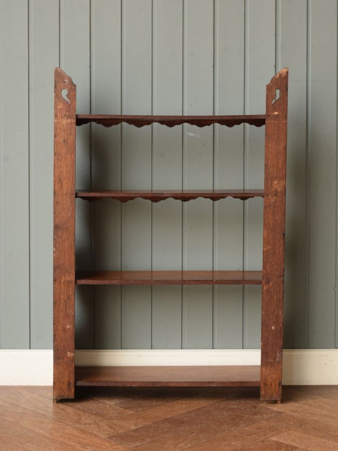 オープンシェルフの後ろ姿