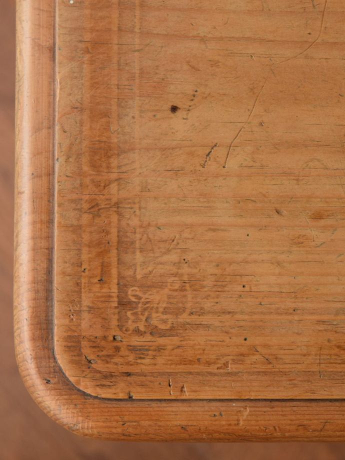 キャビネットの天板の模様