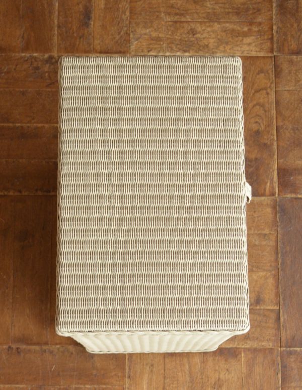 オリジナルロイド Handleオリジナル ロイドルームランドリーボックス(Resort White)。丈夫さも魅力です籐の家具のようなしなやかさと美しさを持ちながら、湿気に強く、ささくれやきしみ、反りなどによる変形がないロイドルームは、100年経っても実用的に使える丈夫さも魅力です。(hol-08rw)