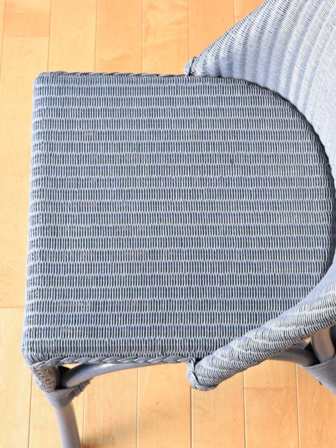 クッションを外すと