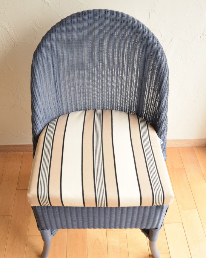 オリジナルロイド Handleオリジナル ロイドルームチェア(Dreamer's Tea)。座り心地がいいクッション付きの座面。(hol-02dt)