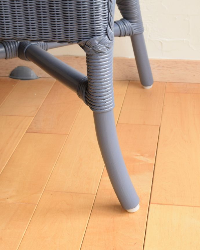 オリジナルロイド Handleオリジナル ロイドルームチェア(Dreamer's Tea)。外に少し広がった脚がキュート。(hol-02dt)