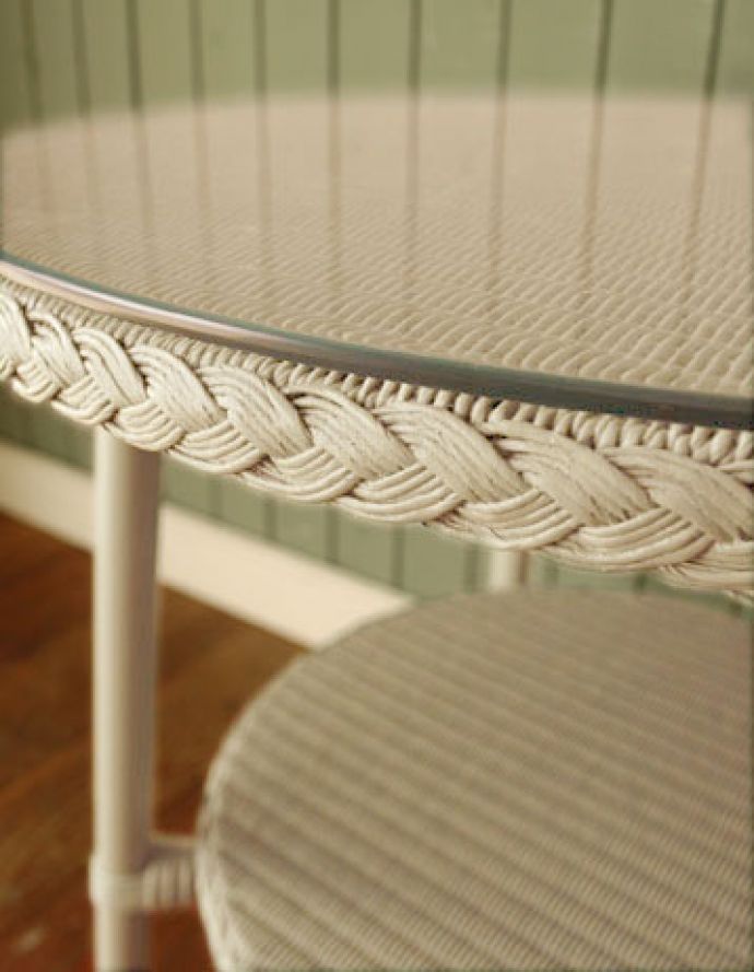 オリジナルロイド Handleオリジナル ロイドルームテーブル(Resort White)。編み込みもキレイです近づいてみるとこんな感じ。(hol-06rw)