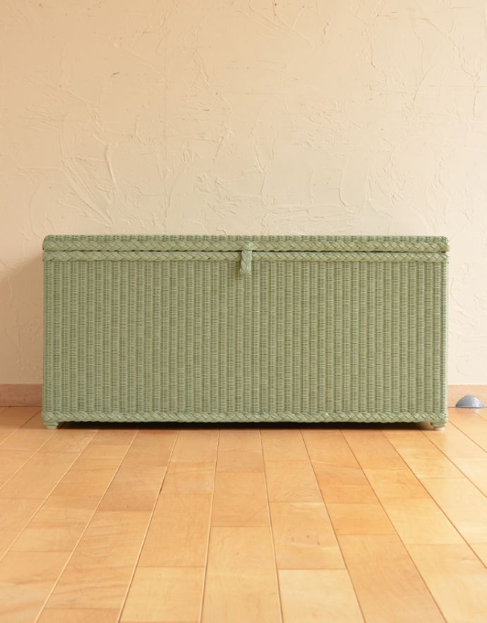 オリジナルロイド Handleオリジナルのロイドルームボックスベンチ(Herb Tea)。編み込みもキレイですちょこんとついた取っ手も可愛らしく編みこまれています。(hol-09ht)