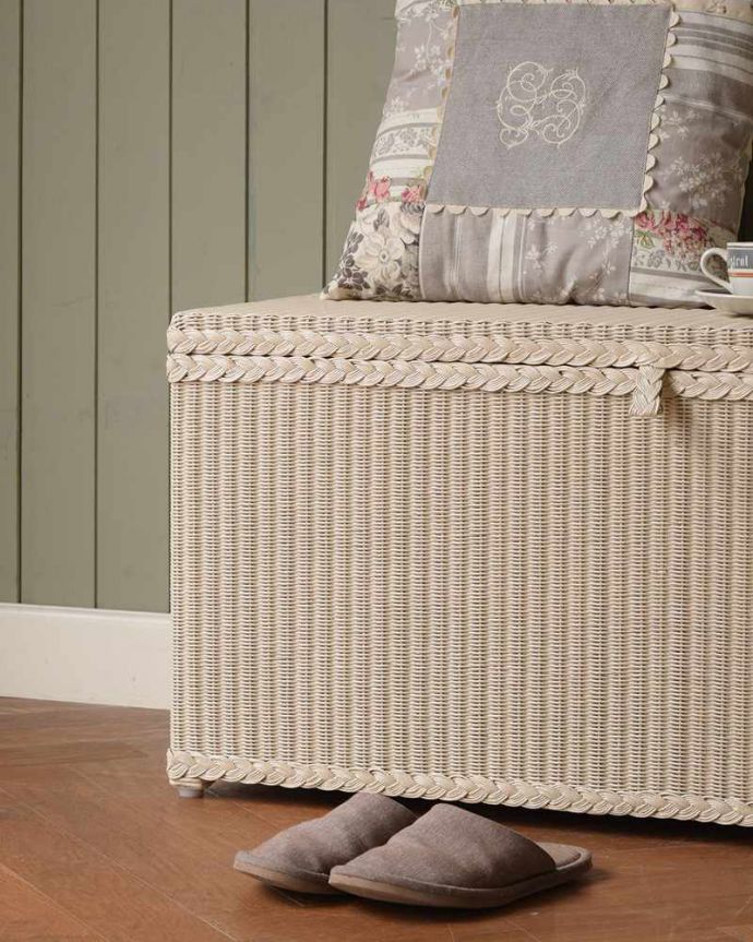 ロイドルーム　アンティーク風　ロイドルームのボックスベンチ、8色から選べるHandleオリジナルのロイドルーム。丈夫さも魅力です籐の家具のようなしなやかさと美しさを持ちながら、湿気に強く、ささくれやきしみ、反りなどによる変形が少ないロイドルームは、100年経っても実用的に使える丈夫さも魅力です。(hol-09)