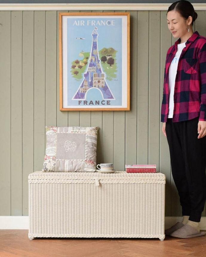 Handleのオリジナルロイドルームベンチボックスのモデル入り