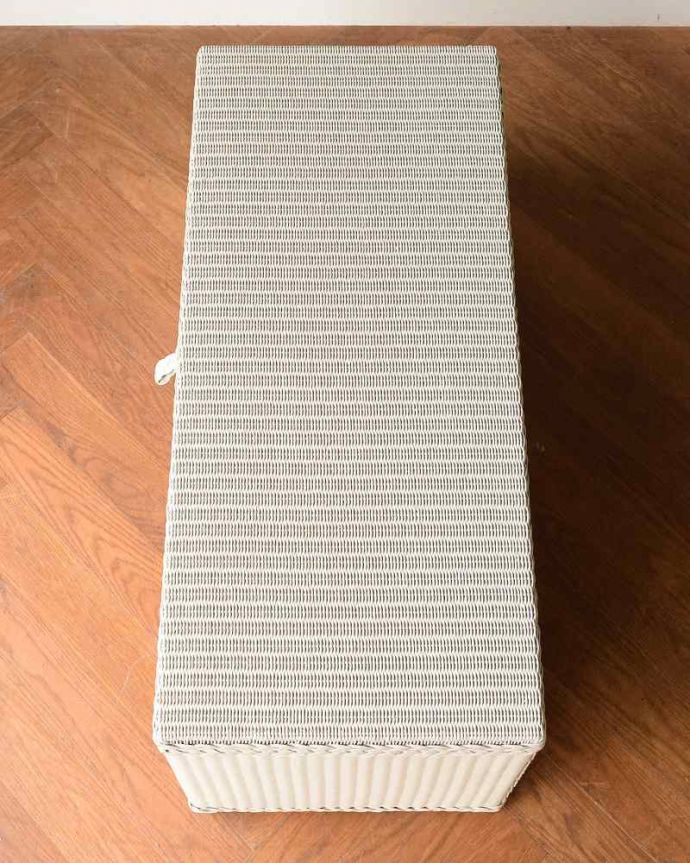 ロイドルーム　アンティーク風　ロイドルームのボックスベンチ、8色から選べるHandleオリジナルのロイドルーム。上から見ると･･･紙とワイヤーでしっかり編み上げてあるので、長年使用して頂けます。(hol-09)