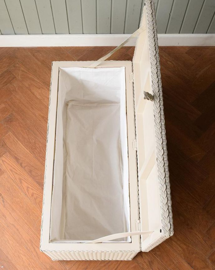 ロイドルーム　アンティーク風　ロイドルームのボックスベンチ、8色から選べるHandleオリジナルのロイドルーム。フタを開くと･･･本やクッション、ブランケットなど、リビングで散らかっているものをたっぷり収納できます。(hol-09)