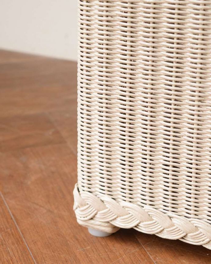 ロイドルーム　アンティーク風　ロイドルームのボックスベンチ、8色から選べるHandleオリジナルのロイドルーム。持ち上げなくても移動できます！Handleでは脚の裏にフェルトキーパーをお付けしていますので、床を滑らせれば移動が簡単です。(hol-09)