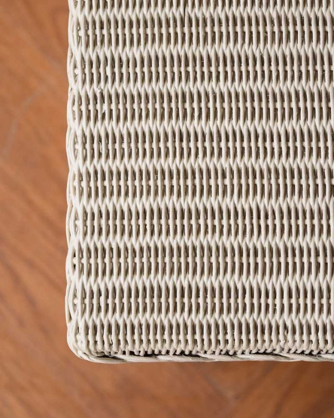 ロイドルーム　アンティーク風　ロイドルームのボックスベンチ、8色から選べるHandleオリジナルのロイドルーム。編み込みもキレイです近づいてみるとこんな感じ。(hol-09)