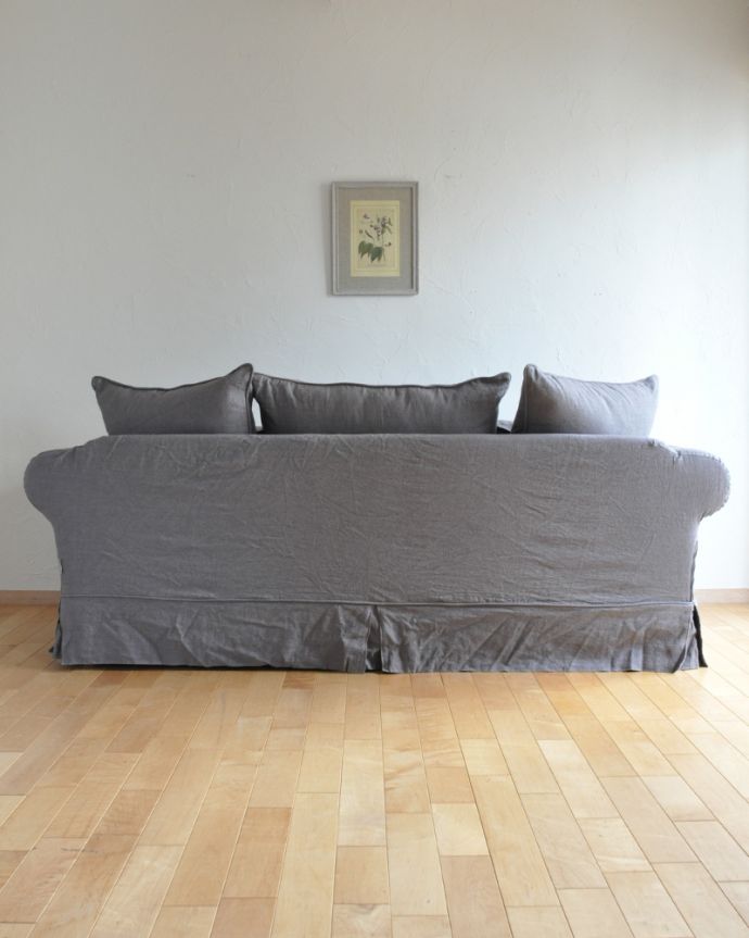 Handleオリジナル　アンティーク風　Handleオリジナルリネンソファ、家族みんなで座れる３人掛けソファ。後ろから見ても、美しいフォルム。(hos-01-4)