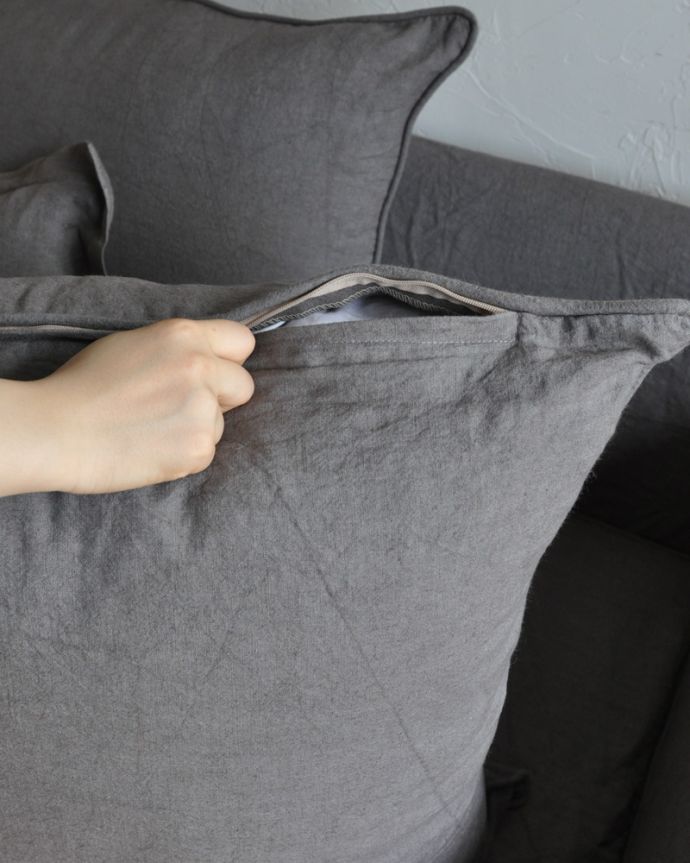 Handleオリジナル　アンティーク風　Handleオリジナルリネンソファ、家族みんなで座れる３人掛けソファ。クッションカバーはチャックを開けば、中を取り出せます。(hos-01-4)