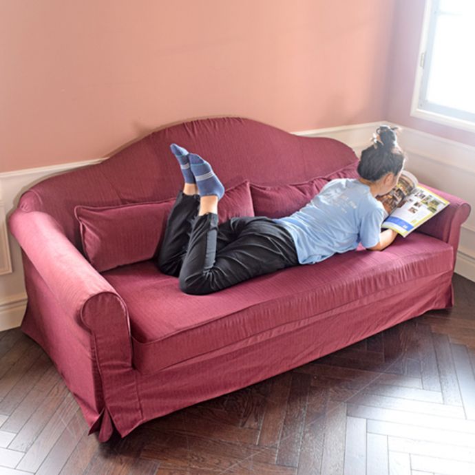 寝転がって使える大きなソファ