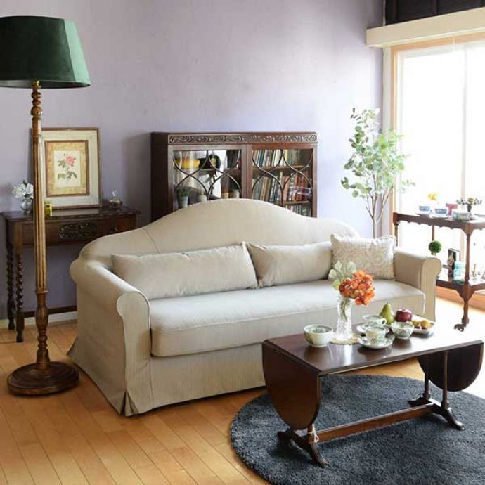 英国アンティーク家具に似合うソファ（アプリコットベージュ）