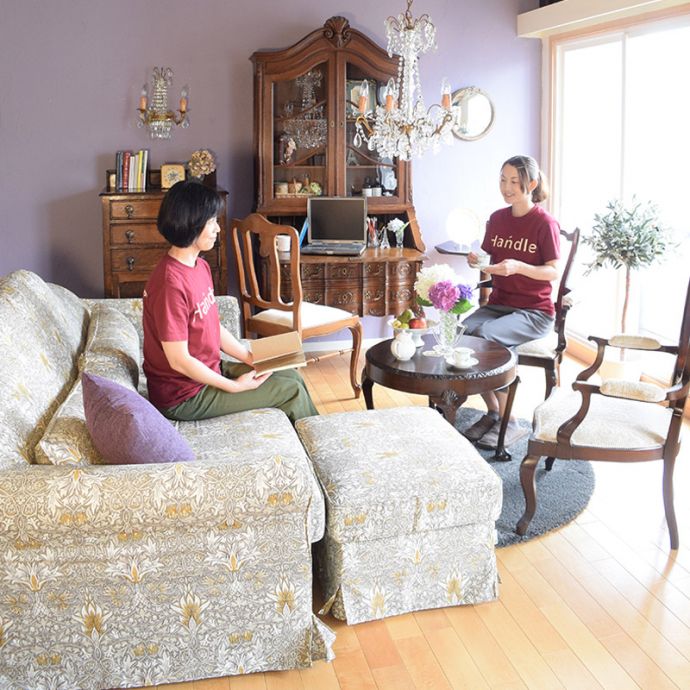 フランスの家具にも似合うウィリアムモリスのソファ