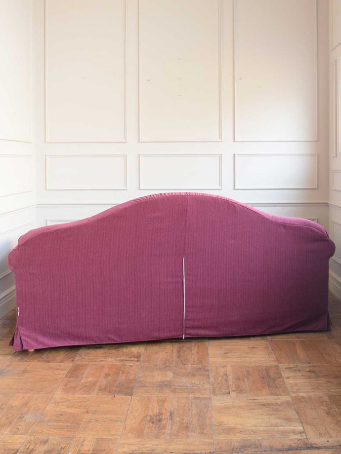 おしゃれなペット用のソファの後ろ姿