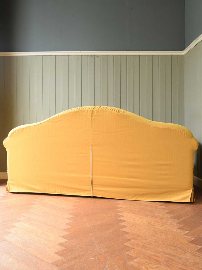 おしゃれなペット用のソファの後ろ姿