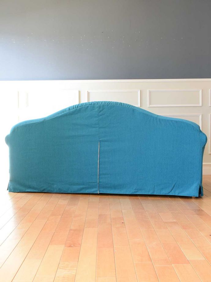 おしゃれなペット用のソファの後ろ姿