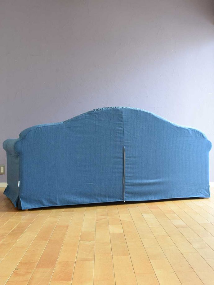 おしゃれなペット用のソファの後ろ姿