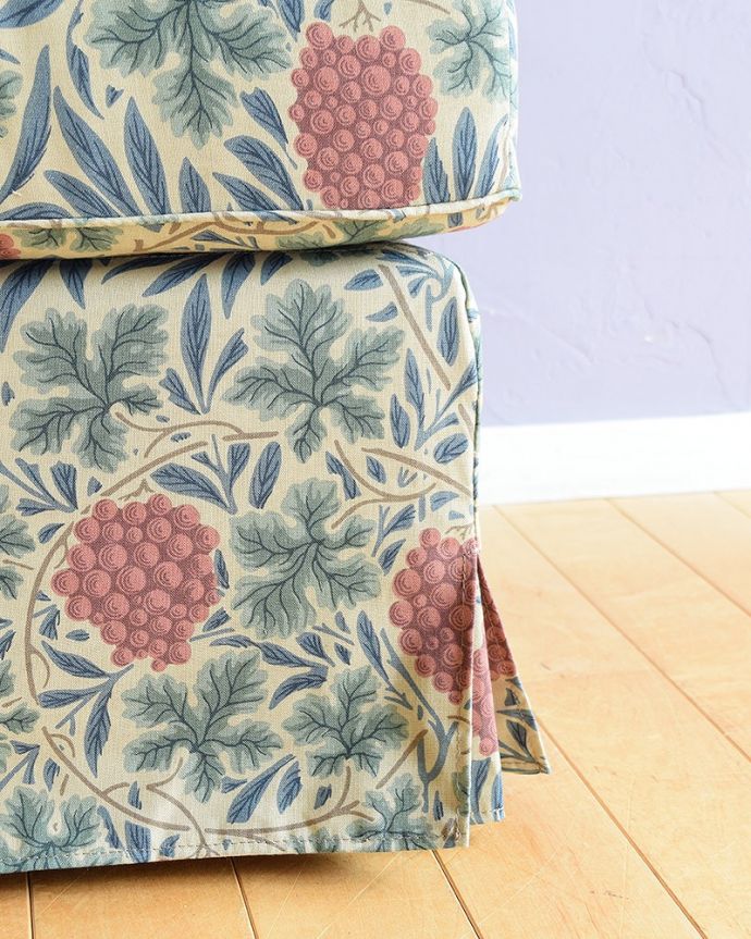 アンティーク風の椅子 アンティーク風 お家の洗濯機で洗えるHandleオリジナルスツール 足元にも気を使って・・・脚先も優雅に。(hos-200)