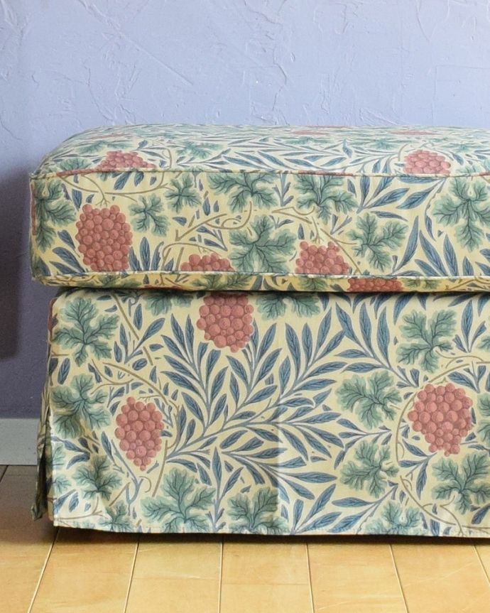 アンティーク風の椅子 アンティーク風 お家の洗濯機で洗えるHandleオリジナルスツール 葡萄という意味を持つヴァイン1873年の作品ヴァインは、風にゆらゆら揺れる葡萄の房にツルが絡みながら伸びているような格調高いデザインです。(hos-201)