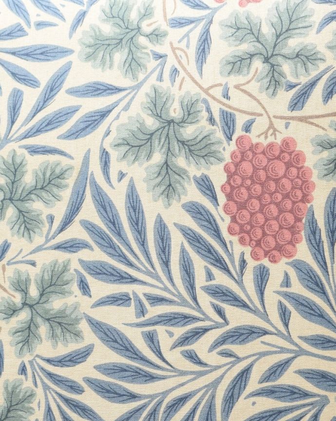 アンティーク風の椅子 アンティーク風 ウィリアムモリスの生地が美しいHandleオリジナルスツール「Marie(マリー)」 ヴァイン柳の葉をバックに、ブドウにツルが絡まりながら伸びている組み合わせが上品なデザインです。(hos-201)