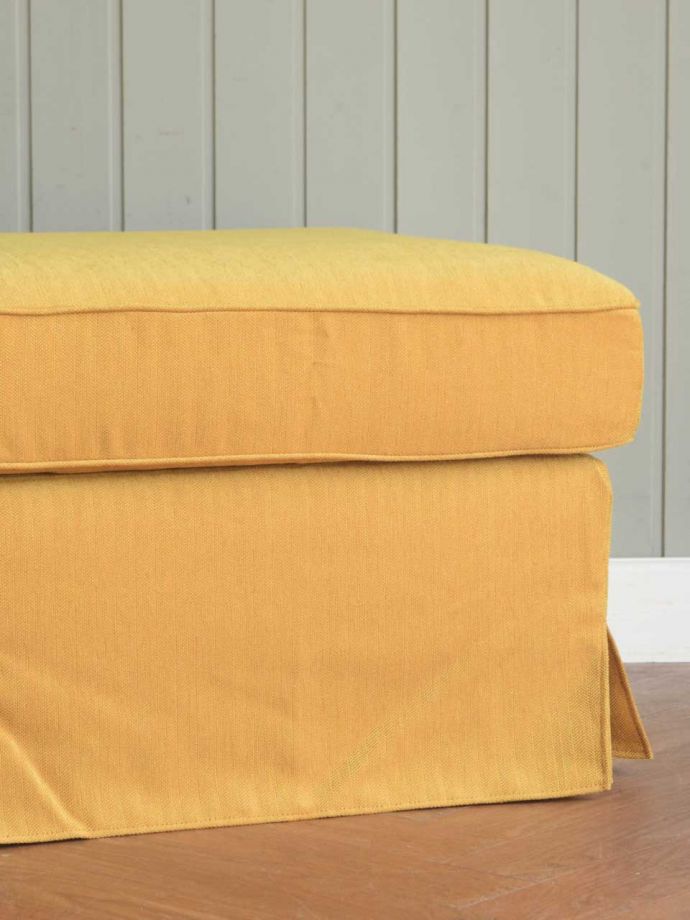 ペットと使えるおしゃれなオットマン