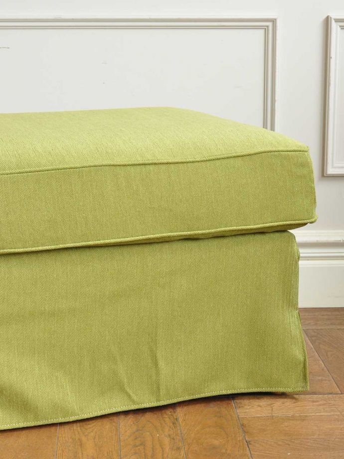 ペットと使えるおしゃれなオットマン