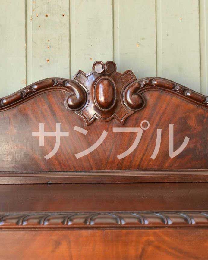 アンティークのキャビネット　到着予定商品　アンティーク キャビネット。いろんな場所にこだわり彫のデザインもいろいろです。(k-2833-f)