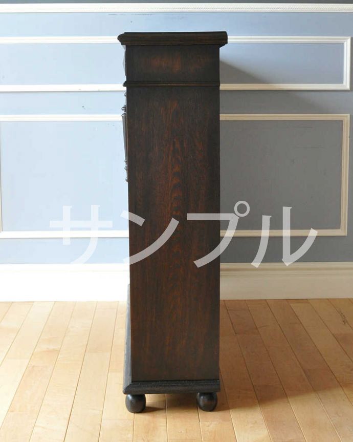オープンシェルフの側面