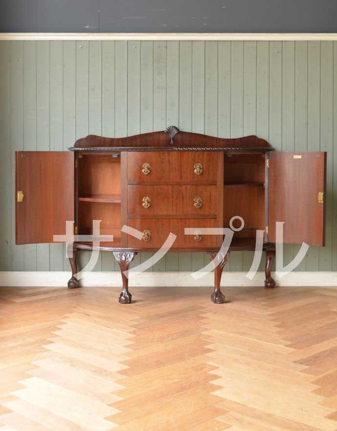 サイドボード　アンティーク家具　サイドボード。扉の奥にはたっぷりの収納。(k-2638-f)