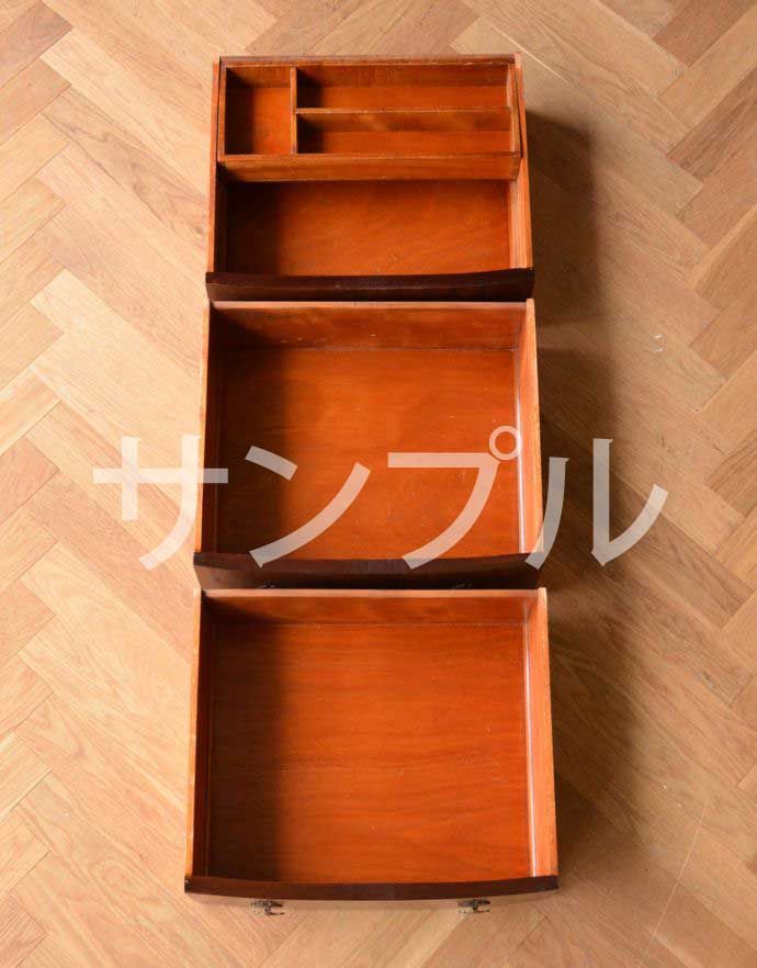 サイドボード　アンティーク家具　サイドボード。引き出しの中もキレイに修復しましたもともとカトラリーを入れて使っていた引き出し。(k-2638-f)