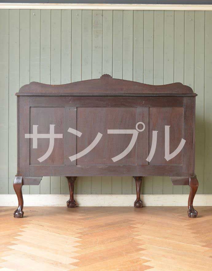 サイドボード　アンティーク家具　サイドボード。さらに後ろ姿もチェックアンティークは新品ではないので経年変化によるキズはありますが、専門の職人が修復したので後ろ姿までキレイです。(k-2638-f)