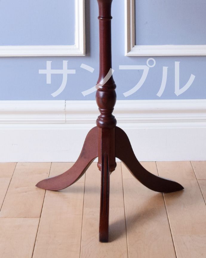 アンティークのテーブル　アンティーク家具　アンティーク ティーテーブル。Handleの家具の脚の裏には･･･床にキズが付かないよう脚の裏にフェルトキーパーを付けてお届けしています。(k-2427-f)