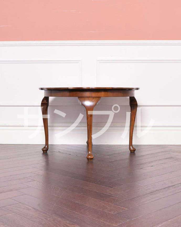 アンティークのテーブル　到着予定商品　アンティーク　コーヒテーブル。クルッと回転360度どこから見ても美しく仕上げてあるので、いろんな場所から見て楽しんで下さい。(k-2607-f)