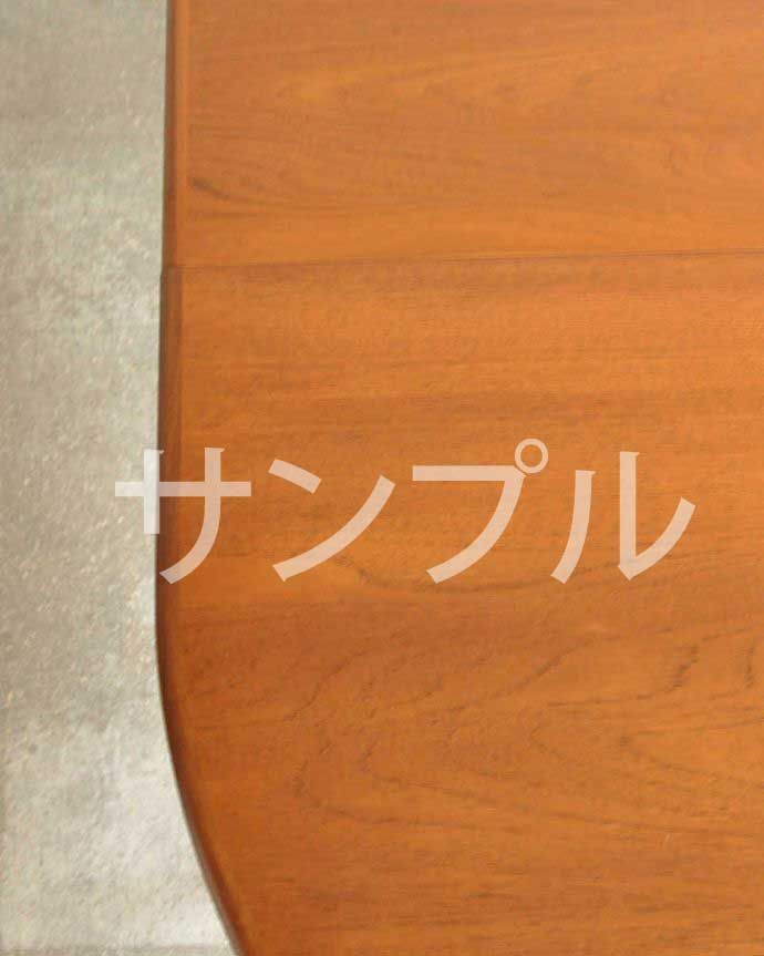 アンティークのテーブル アンティーク家具 アンティーク テーブル。シンプルな木目がカッコイイ天板を近くで見てみるとこんな感じ。(k-2420-f)