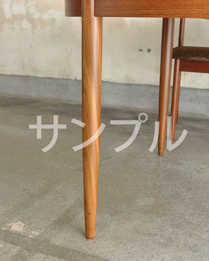 アンティークのテーブル アンティーク家具 アンティーク テーブル。持ち上げなくても移動できます!Handleのアンティークは、脚の裏にフェルトキーパーをお付けしていますので、持ち上げなくても床を滑らせて移動させることが出来ます。(k-2420-f)