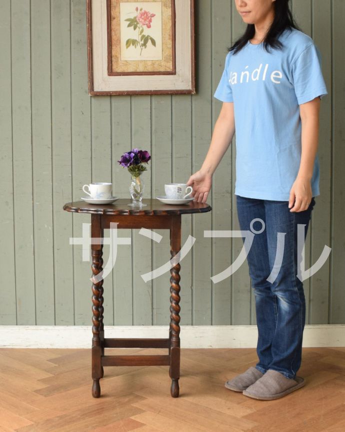 アンティークのテーブル　アンティーク家具　アンティーク オケージョナルテーブル。便利に使えるコンパクトサイズのテーブル「オケージョナル」とは「便利に使える」と言う意味。(k-2412-f)