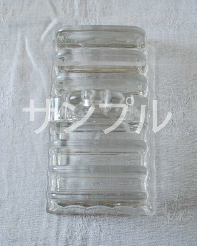 アンティーク 雑貨のガラス小物　アンティーク雑貨　アンティーク　トーストスタンド。上から見るとこんな感じです。(k-3977-z)