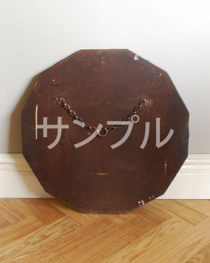 アンティーク ミラー（鏡）　アンティーク雑貨　アンティーク　ミラー。裏側を見てみると…修復の際、金具をしっかり取り付けたので安心してお使い下さい。(k-3748-z)