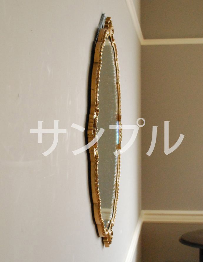 アンティーク ミラー（鏡）　アンティーク雑貨　アンティーク　ミラー。横から見ると…アンティークなので多少のキズ・汚れがある場合がありますがキレイなものを買い付けてきたのでご使用上問題はありません。(k-3367-z)