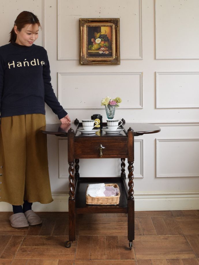 英国アンティークのワゴン