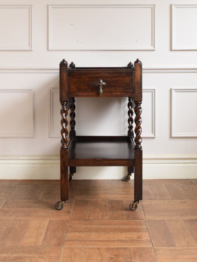 アンティークワゴンの側面